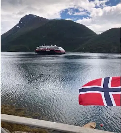 Svartisen Northern Light Alpstuga